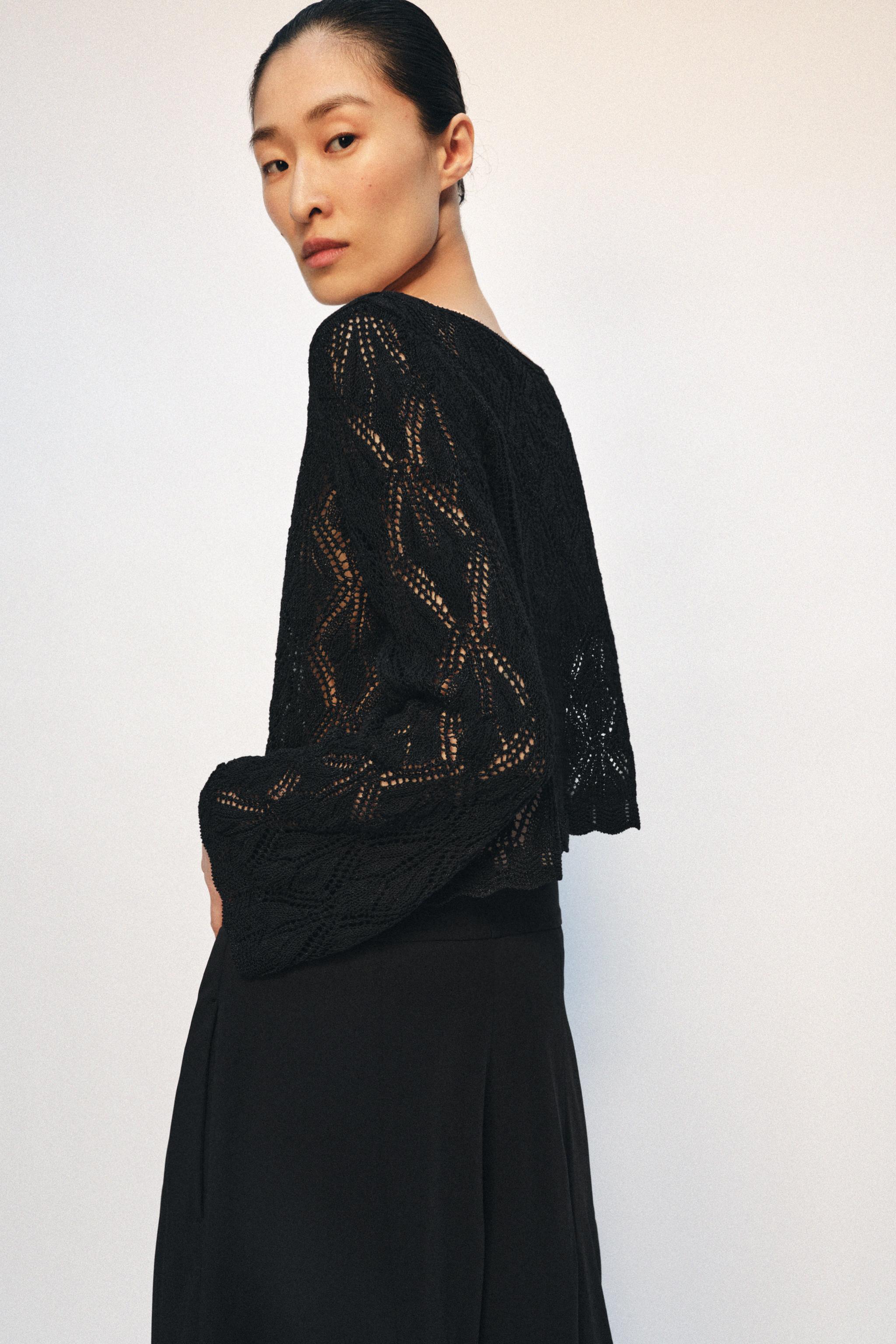 PULL COURT EN MAILLE POINTELLE